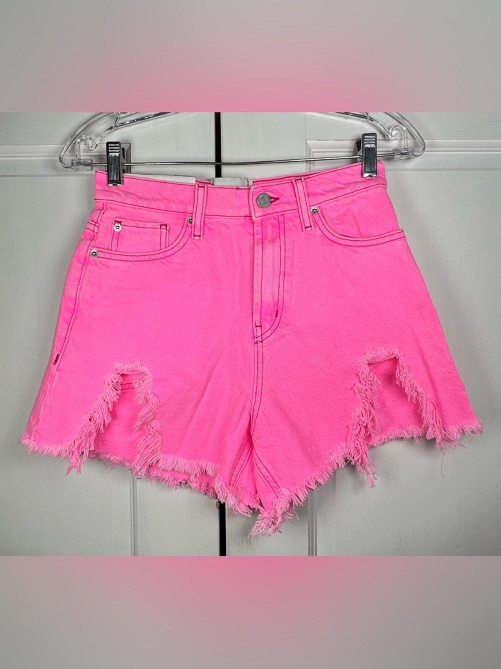 NWT BDG/Urban Outfitters A-Line Hot Pink Frayed Hem Denim Shorts Size 25 - Picture 2 of 5